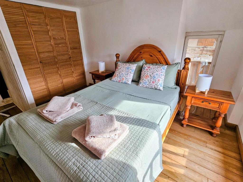 a bedroom with two beds with towels on them at Les Petits Champs Islandais in Manas-Bastanous