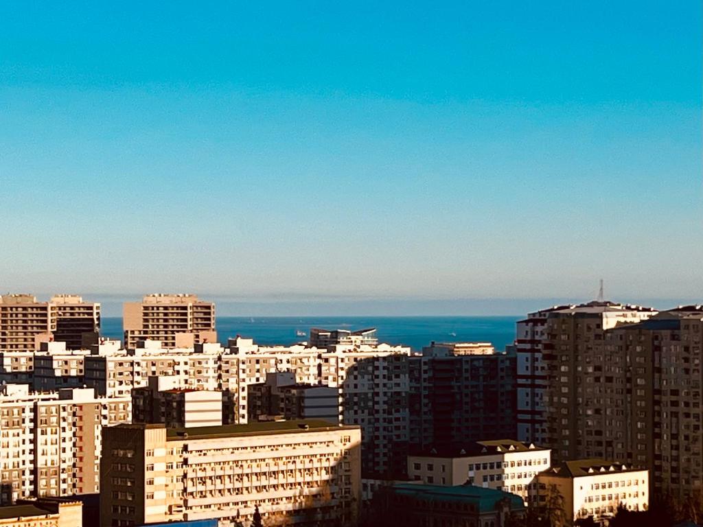 Modern Apartment & Large Balcony Stunning Sea View در باکو