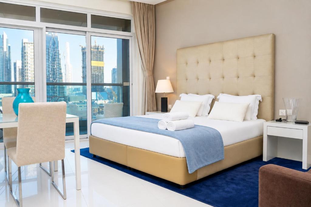 Waterfront Studio Near Dubai Mall Downtown Dubai در دبی