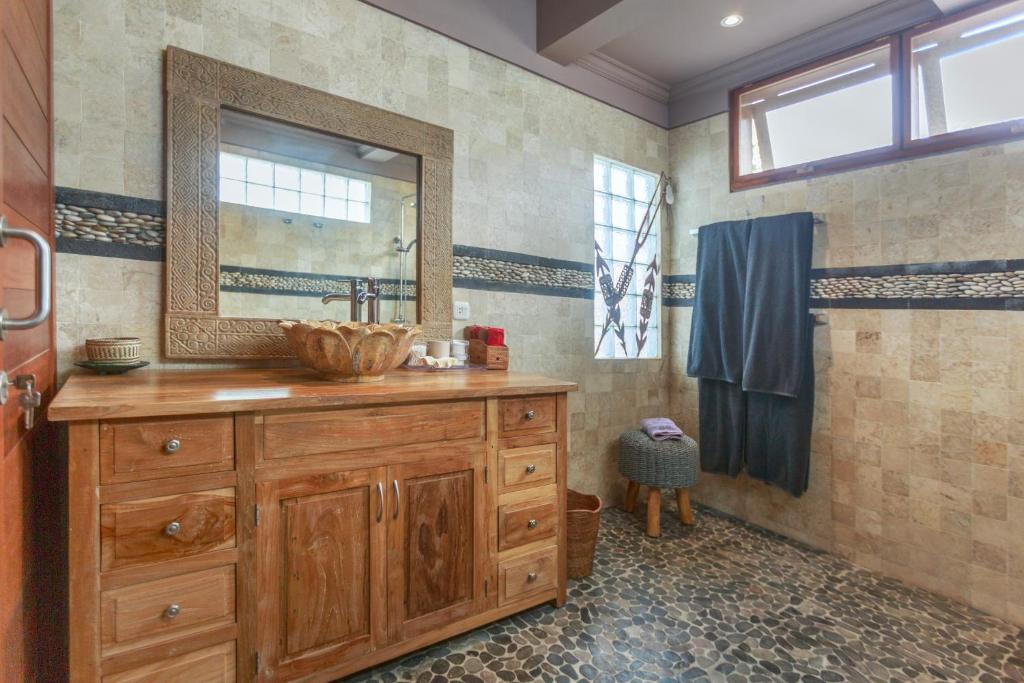 Luxury in Paradise Fabulous Staff at Lebah Villas Ubud Center - 15