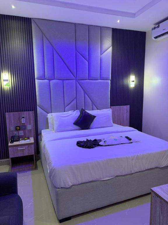 Gallery image of Triple H Hotel and Suites in Ekete