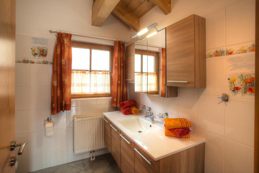 Kuchyň nebo kuchyňský kout v ubytování Mathiasl Wellness-Ferienhäuser