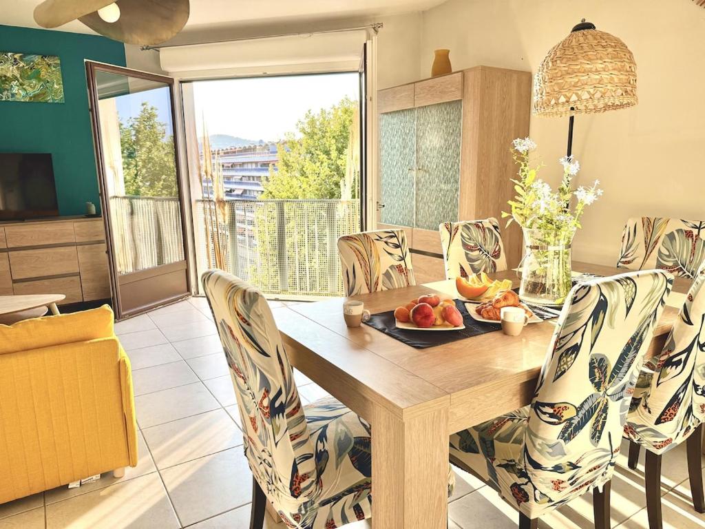 Juan-les-Pins Beachside 1BR Apartment, Air Conditioned, parking place