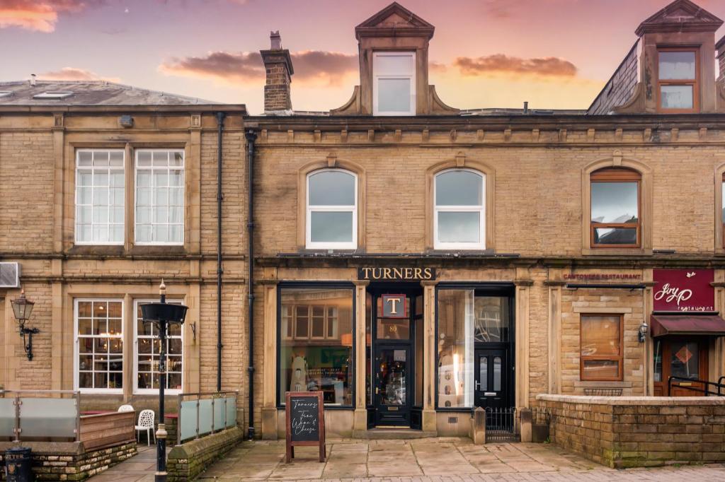 a brick building with a store in front at Albert Road Flat 4 in Colne