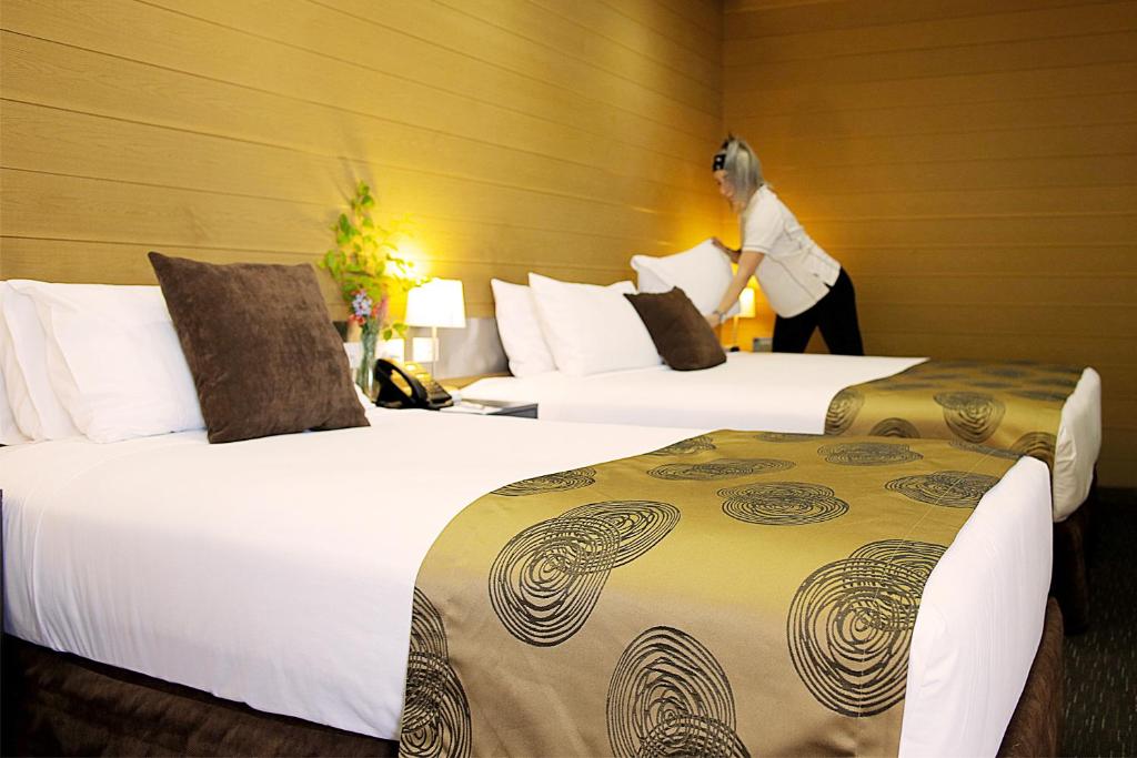Una cama o camas en una habitación de Room Motels Kingaroy