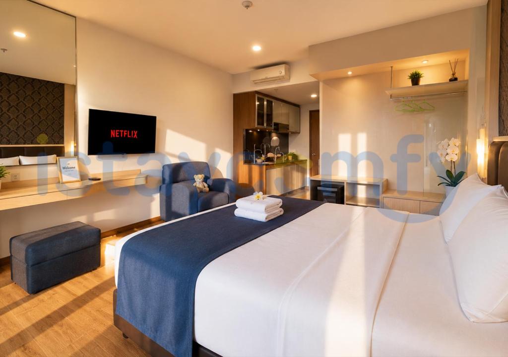 a hotel room with a bed and a living room at Studio Aston Residence 0306 City View in Nagoya