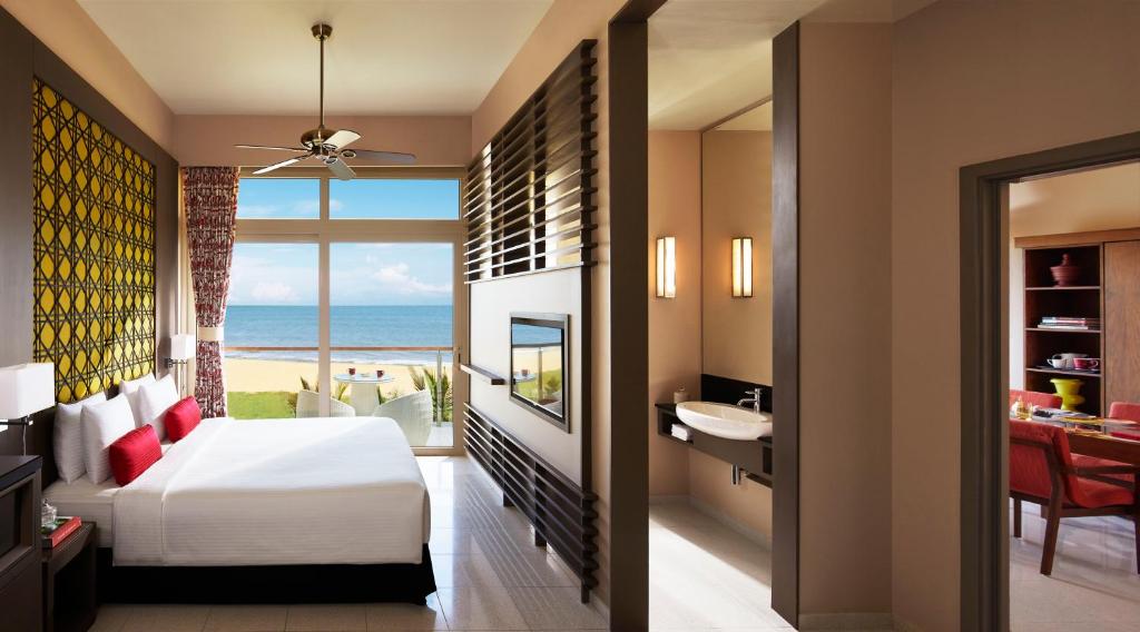 Postel nebo postele na pokoji v ubytování Sentido Heritance Negombo