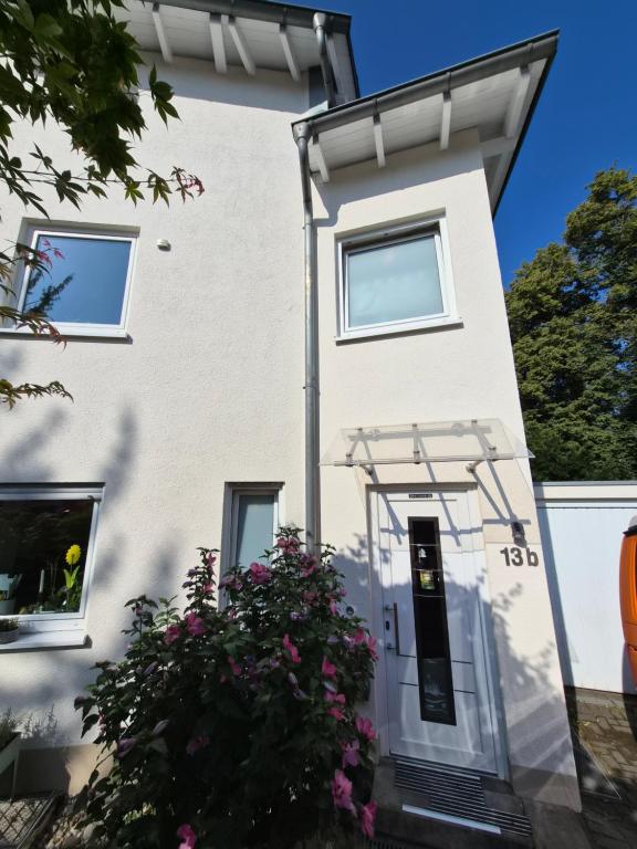 a white house with flowers in front of it at Saat der Hoffnung in Wuppertal