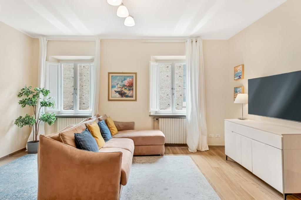 Santa Croce Penthouse, 2 Bedrooms with a View of the Basilica