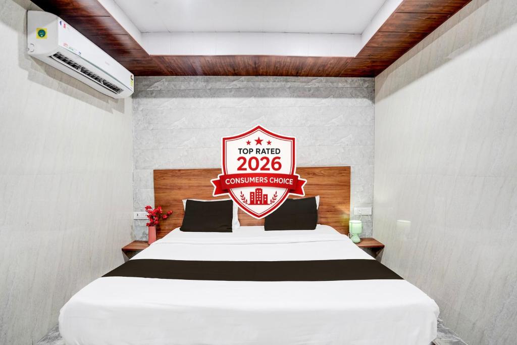 a room with a bed with a sign on the wall at Hotel O Govind Nagar Kanpur Formerly Maharoopa Palace in Kānpur