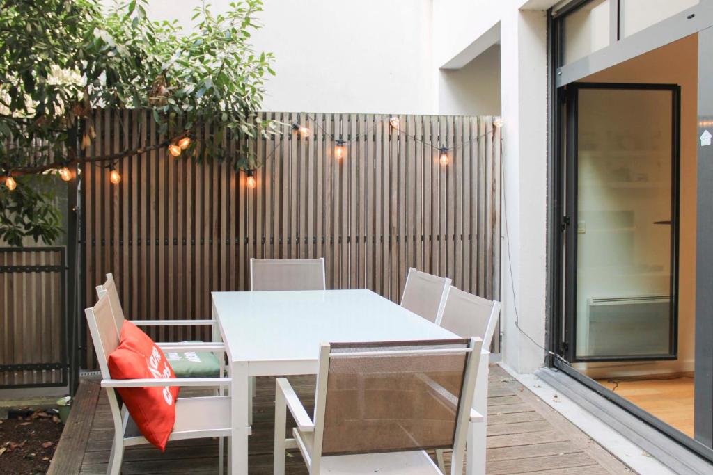 Apartment with terrace and garden sleeps 4