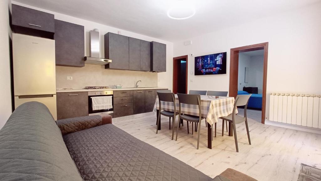 a kitchen and dining room with a table and chairs at Le Mondine in Scardovari