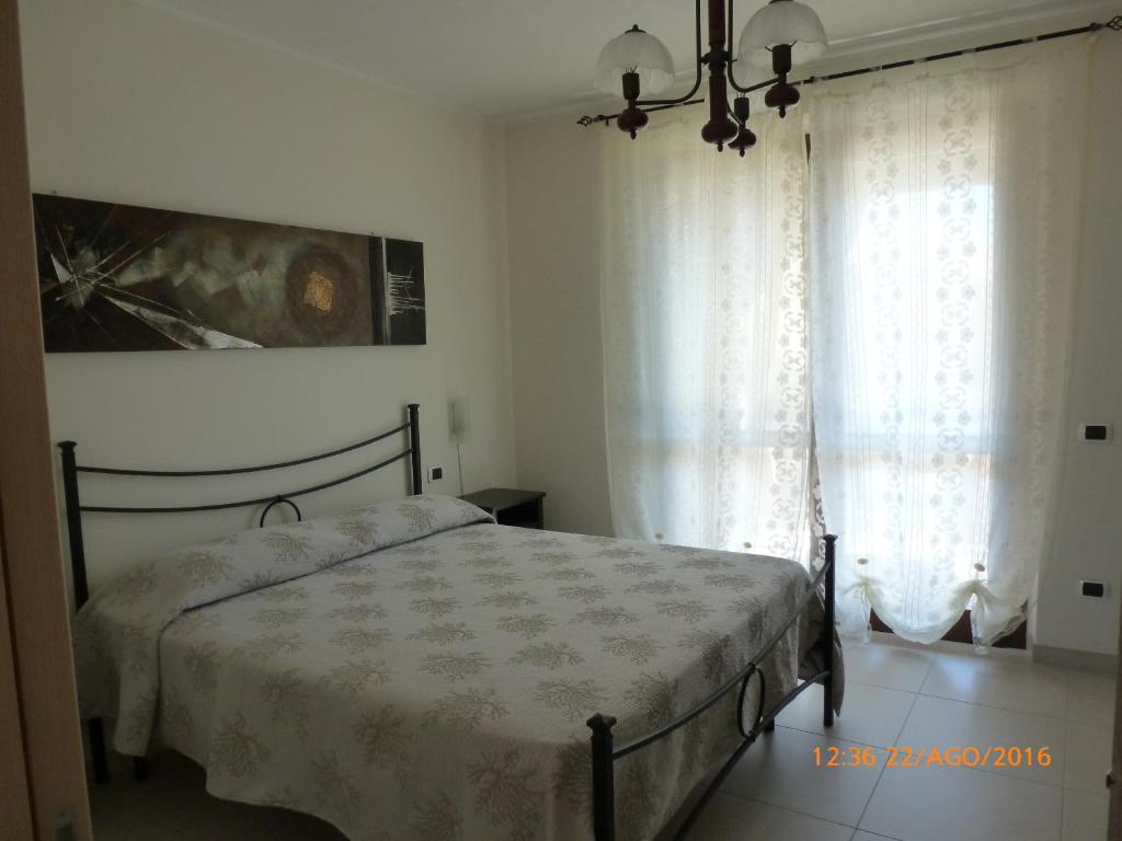 Łóżko lub łóżka w pokoju w obiekcie Sogno di mare