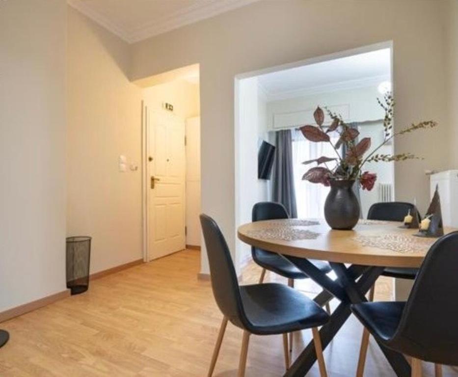 Stylish 5th Floor Retreat, Athens