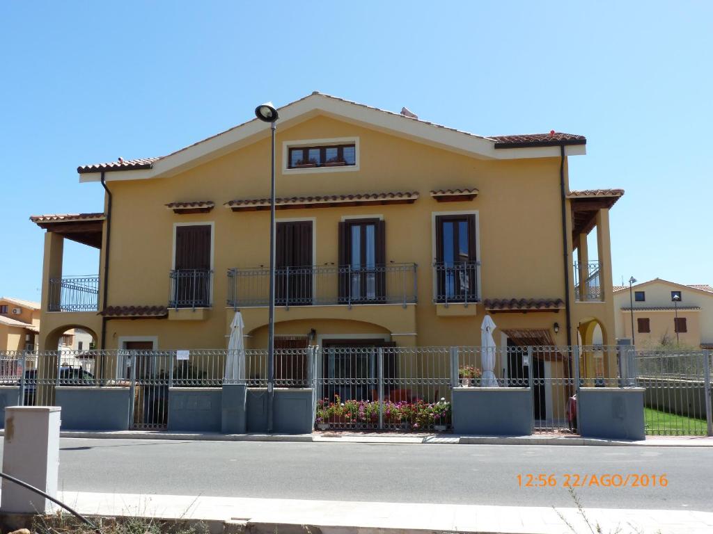 プーラにあるSogno di mareの黄色い家