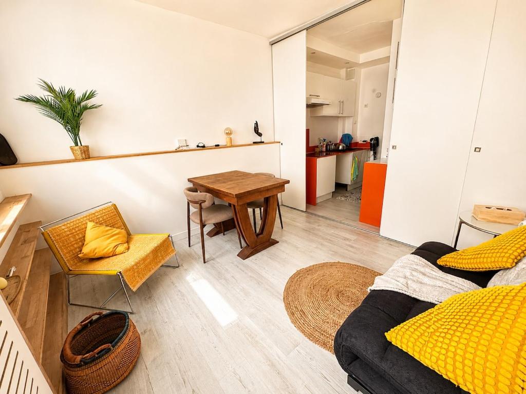 Modern studio in the heart of Paris I Walkable to the Louvre, Notre Dame and Seine