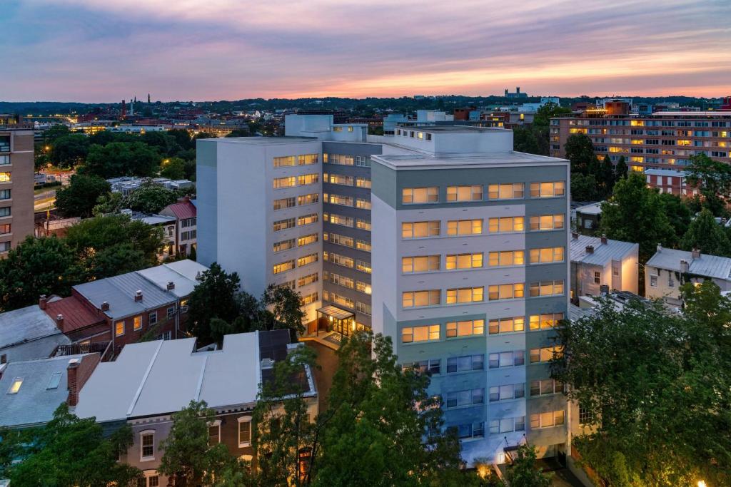 an apartment building in a city at dusk at ARC Hotel, Washington DC, Series by Marriott in Washington, D.C.