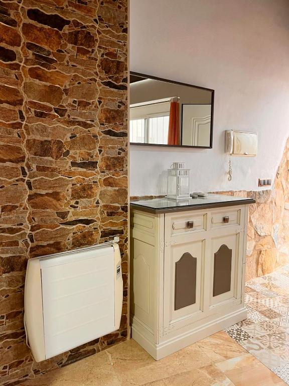 a bathroom with a sink and a mirror at Loft Boutique con Encanto in Montilla
