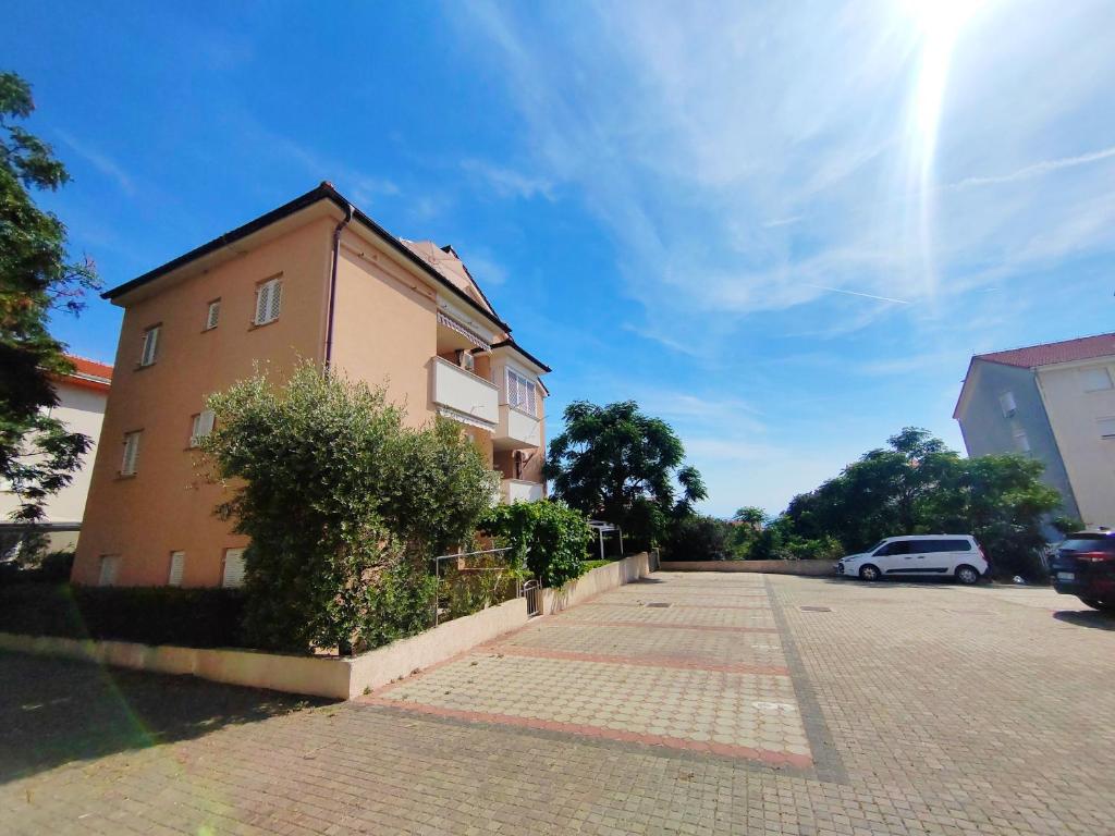 CC Shabay Apartment near Beach