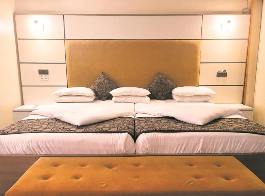 CRISPAN SUITES & EVENT CENTRE - 