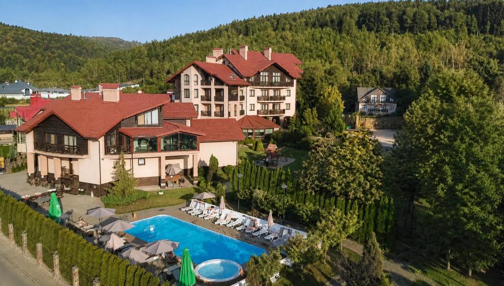an aerial view of a large house with a swimming pool at СПА-Готель "RESPECT" in Skhidnitsa