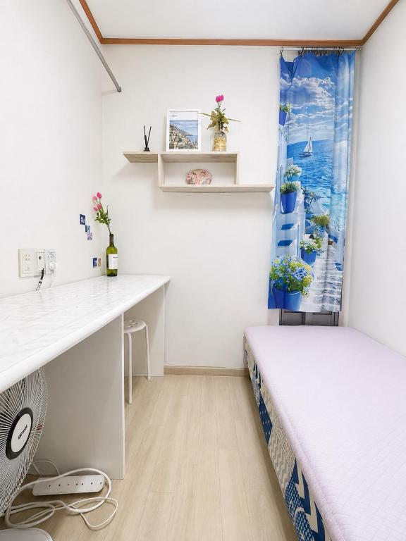 a small room with a bed and a desk at 신사 여성전용 개인 미니룸 Female Only Private Mini Room Gosiwon 2pm ckeck in 11am ckeck out address 강남구 논현동6-8 BESTEL, Check the message for the check in in Seoul