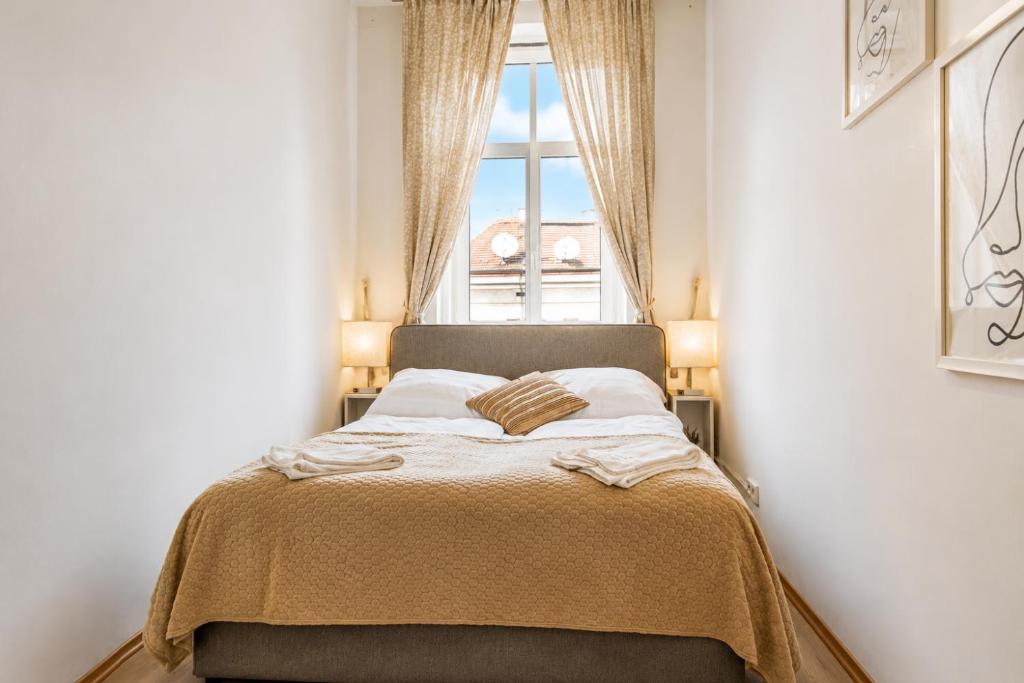 Cozy One Bedroom Apartment With Living Room Close to Wiener Stadthalle