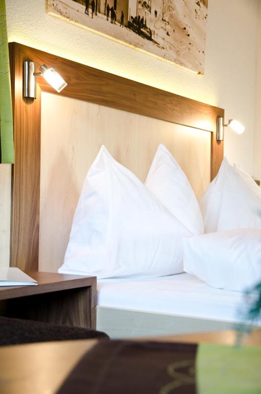 Postel nebo postele na pokoji v ubytování Hotel Tannenhof