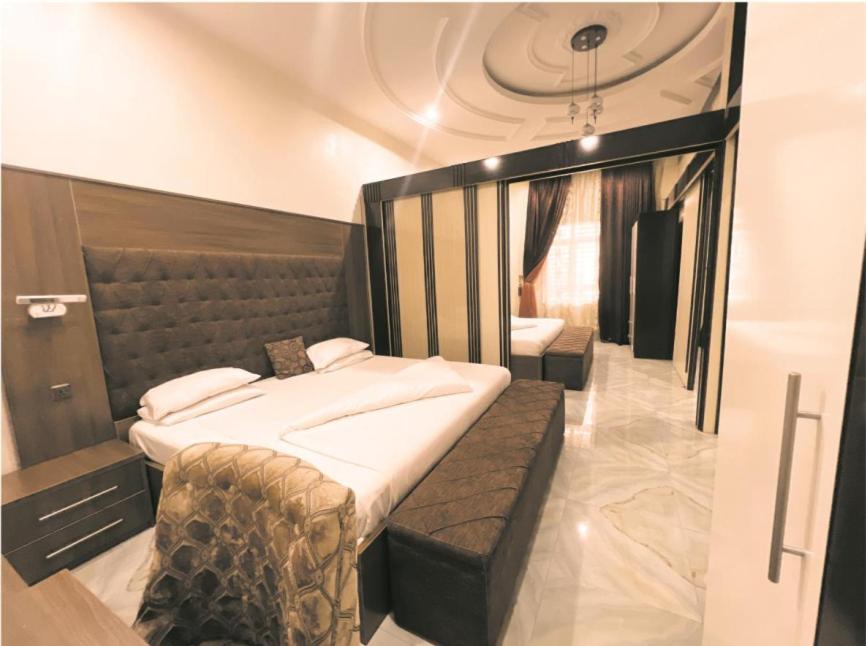CRISPAN SUITES & EVENT CENTRE - 