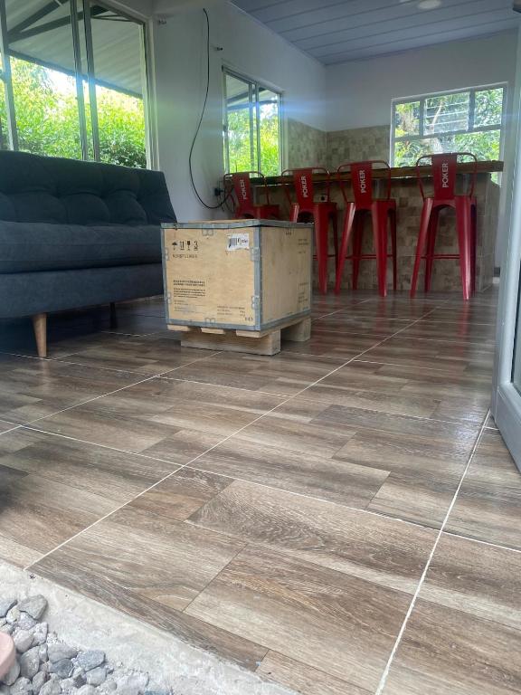 a living room with a box on the floor at Santo Cristo in Tena