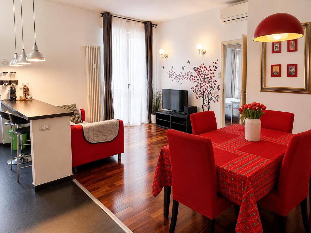 The Red Suite in Florence with Free Parking