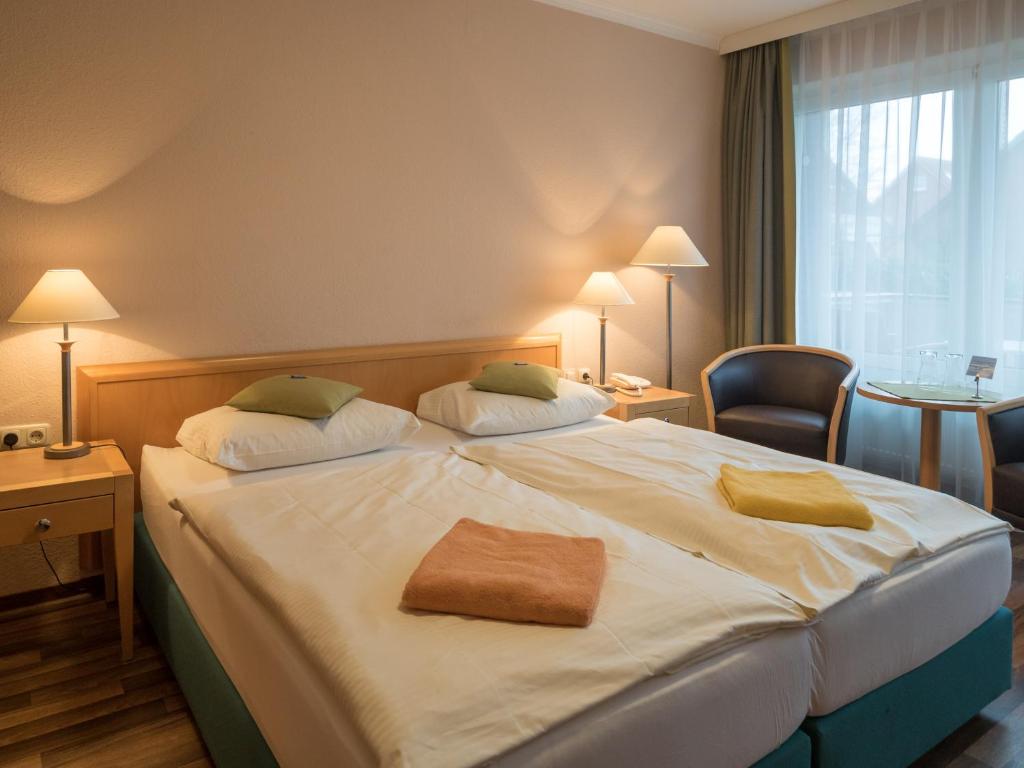 Postel nebo postele na pokoji v ubytování Hotel Spiekeroog