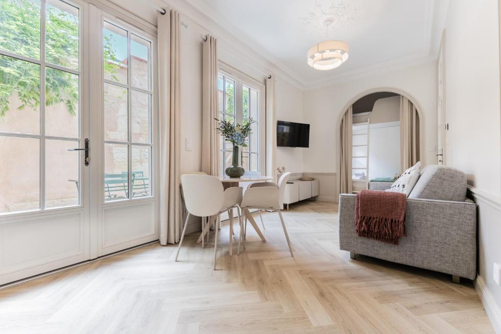 Magnifique Appartement avec Clim & Terrasse au coeur des Chartrons