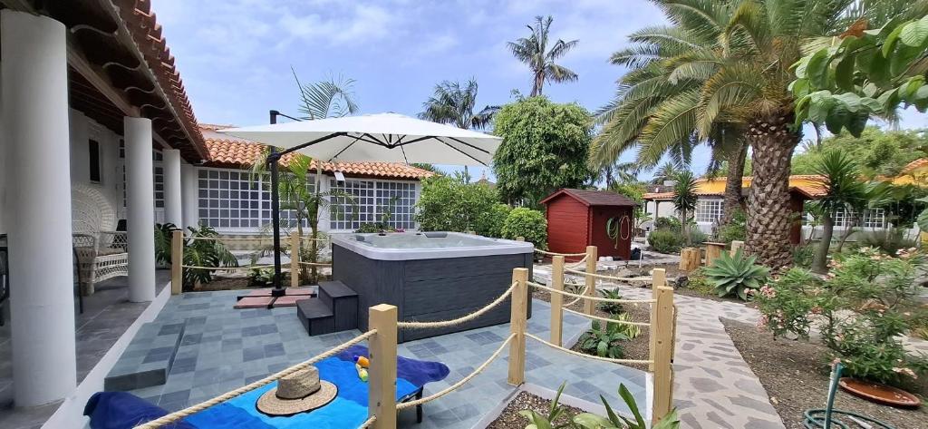 a hot tub in the backyard of a house at Finca tropical Icod in Icod de los Vinos