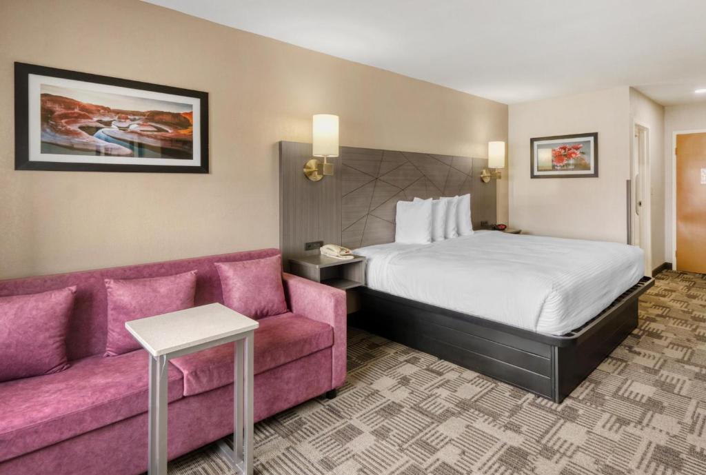 a hotel room with a bed and a couch at Best Western Shepherdsville-Louisville South Hotel in Shepherdsville