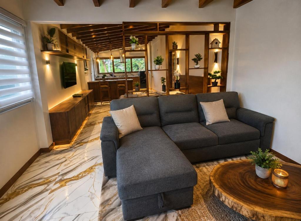 a living room with a couch and a table at Las Olas del Surf in Ayampe