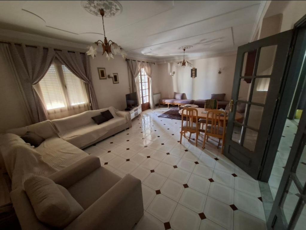 a living room with a couch and a table at Appart Hana in Bab Ezzouar