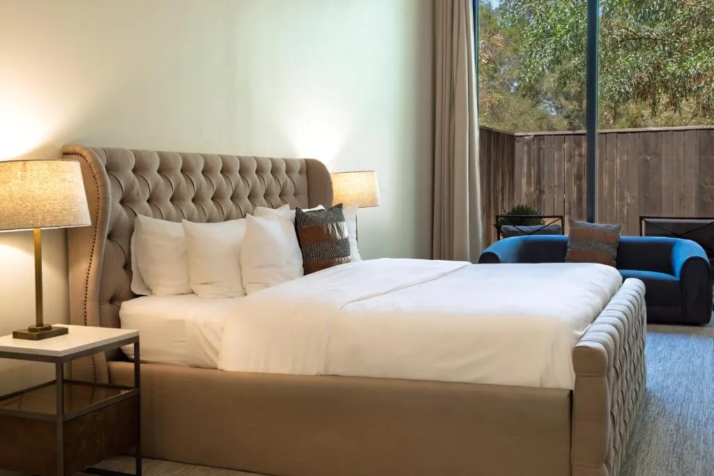 King Suite with Pool View