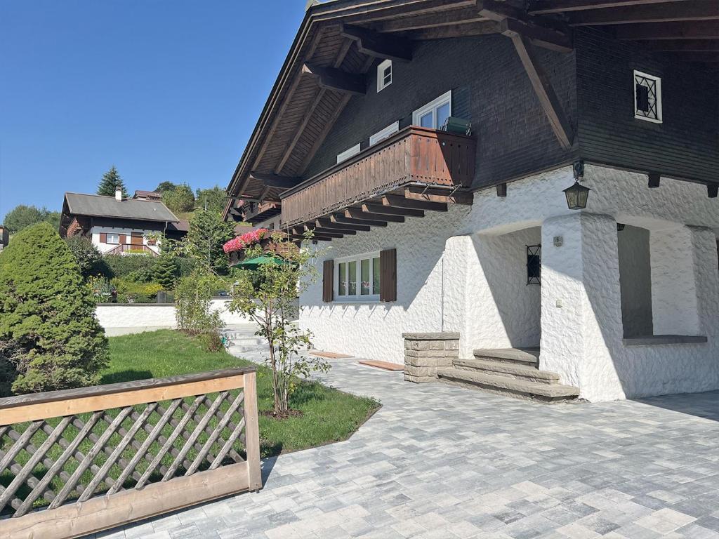 a house with a balcony on the side of it at Die Talstation in Riezlern