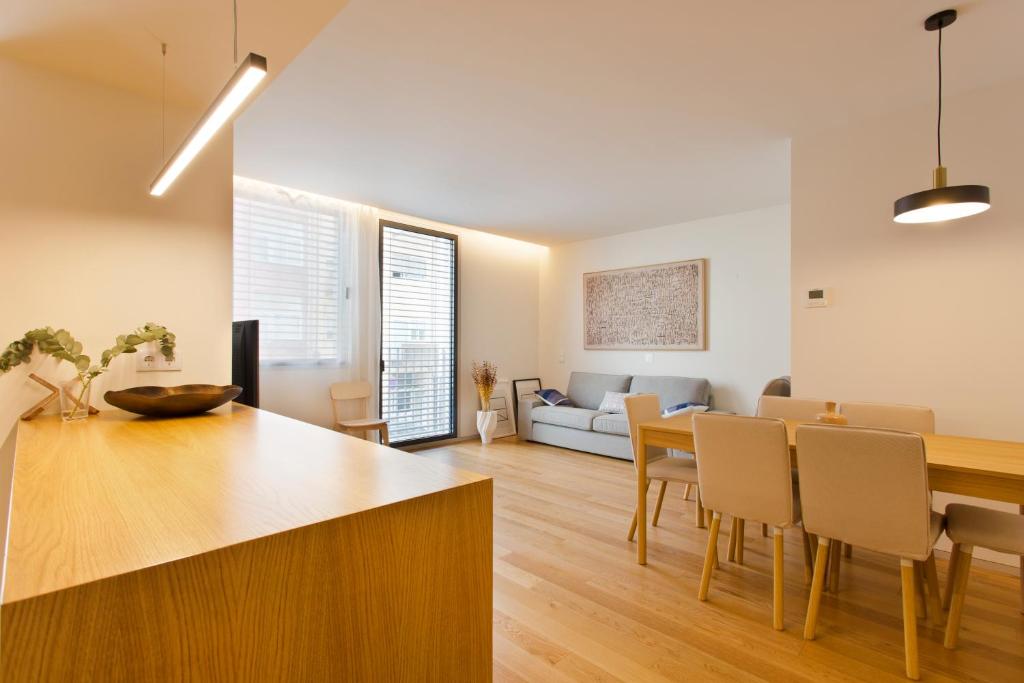 Modern and comfort Brand new 3BR, AC, Parking