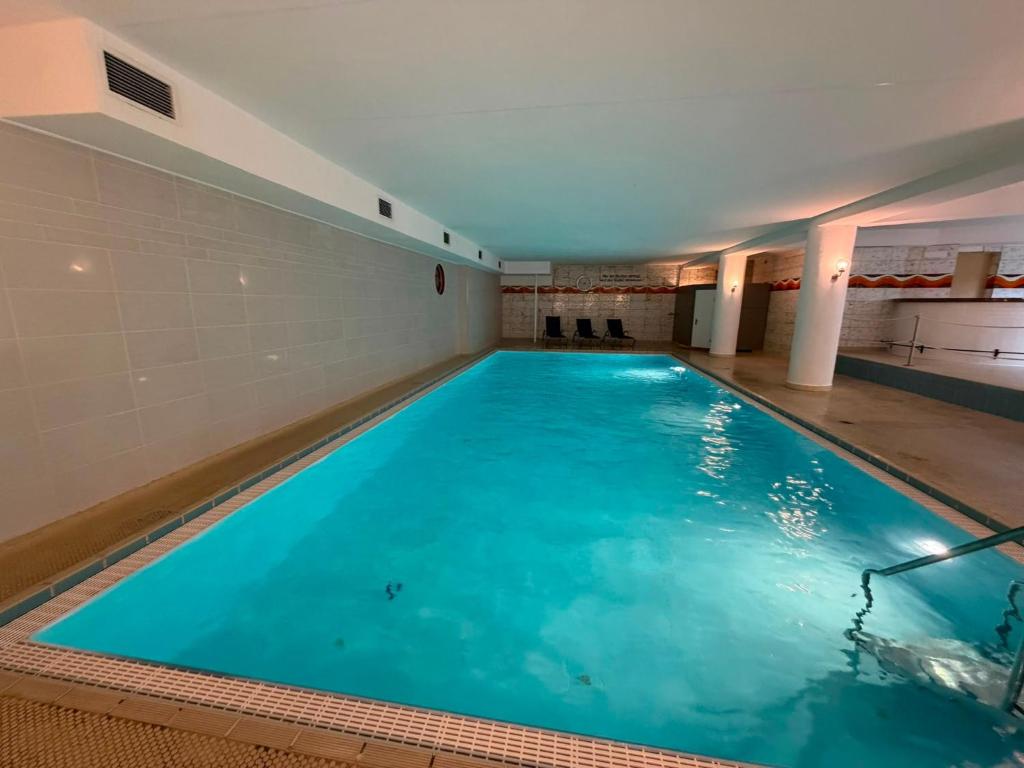 a large indoor swimming pool in a building at See Sun in Uhldingen-Mühlhofen