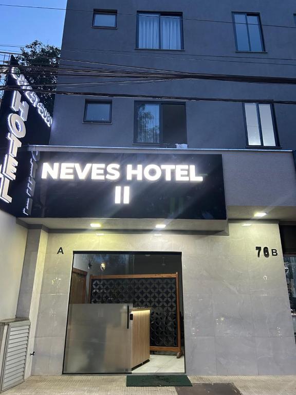 anevernever hotel sign on the side of a building at Neves Hotel II in Ipatinga