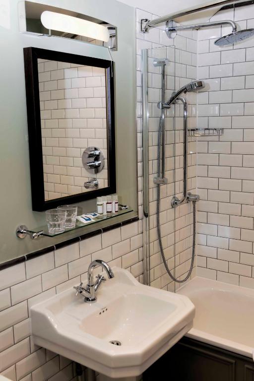 Pen and Parchment by Greene King Inns - Resim 25