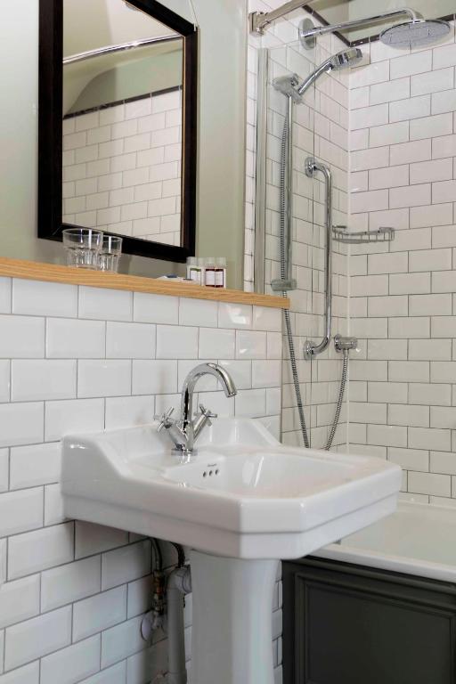 Pen and Parchment by Greene King Inns - Resim 7