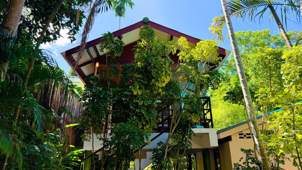 a building with a bunch of plants on it at Zen Hideaway - Cute Modern Thai Home in Ko Phangan
