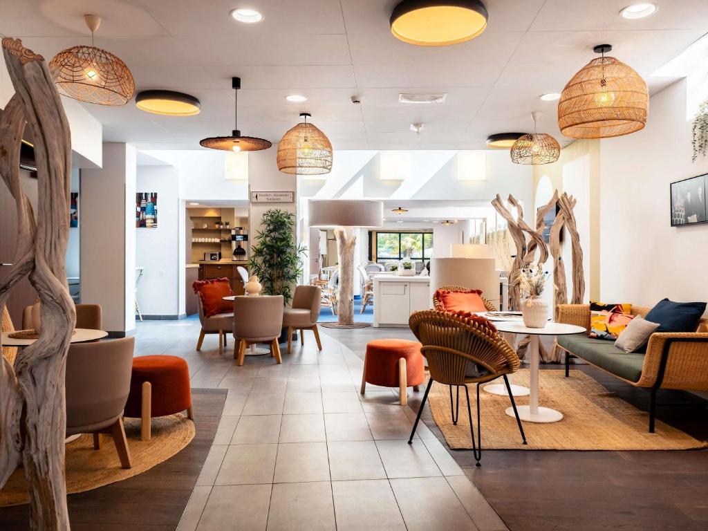 a lobby of a store with chairs and tables at ibis Styles Quiberon Centre in Quiberon
