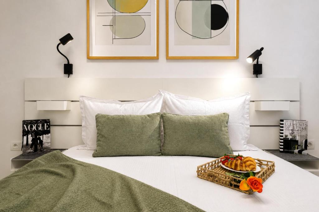 a bed with a tray of fruit on it at Sasha Wave Studio in Popeşti-Leordeni