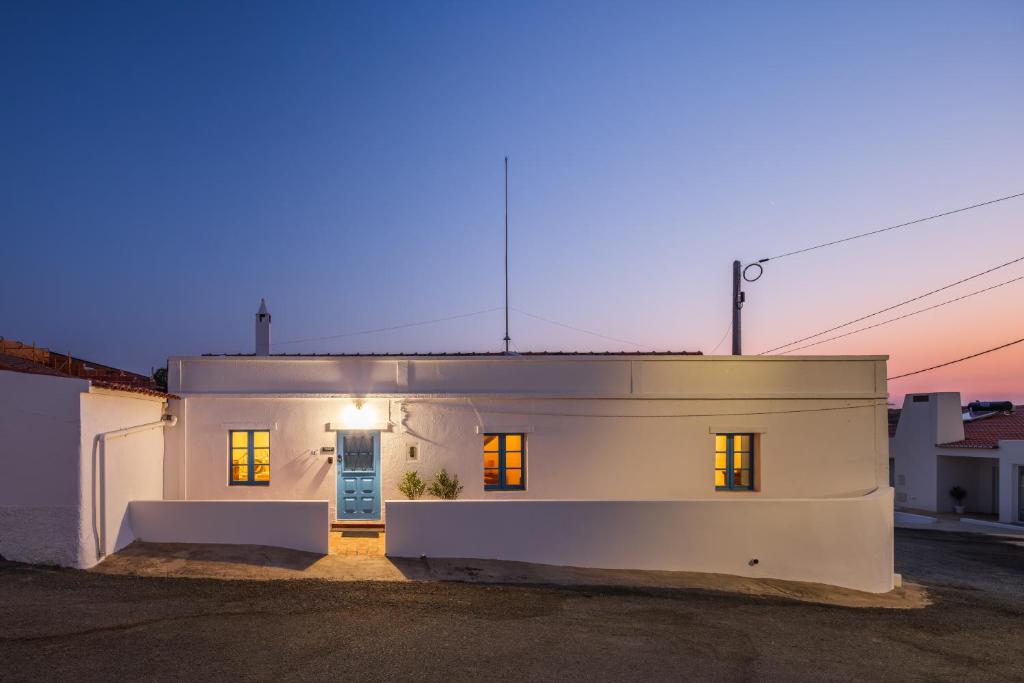 a white house at night with the lights on at Casa Grande do Monte in Mértola