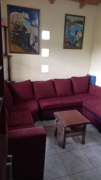 a living room with a red couch and a coffee table at Vivienda Wagner in Dos de Mayo