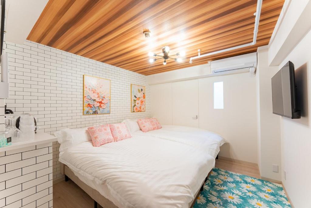 Central Reno Apt Mins Walk to Namba, and Trains!